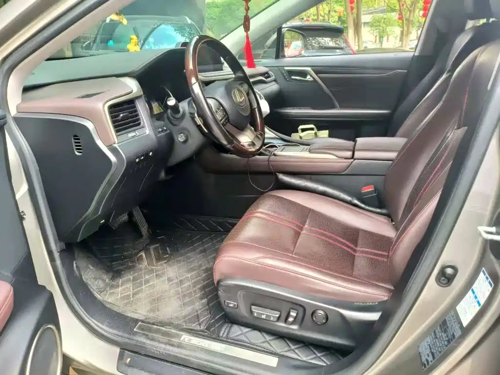 Фото 3 - Lexus RX