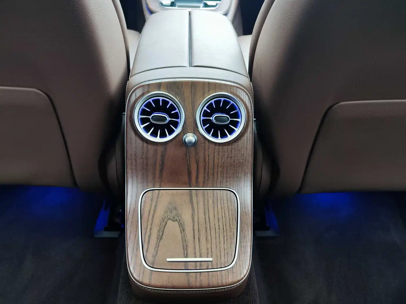 Mercedes-Benz E-Class New Energy 2022 E 350 e L Plug-in Hybrid Sports Sedan фото 10