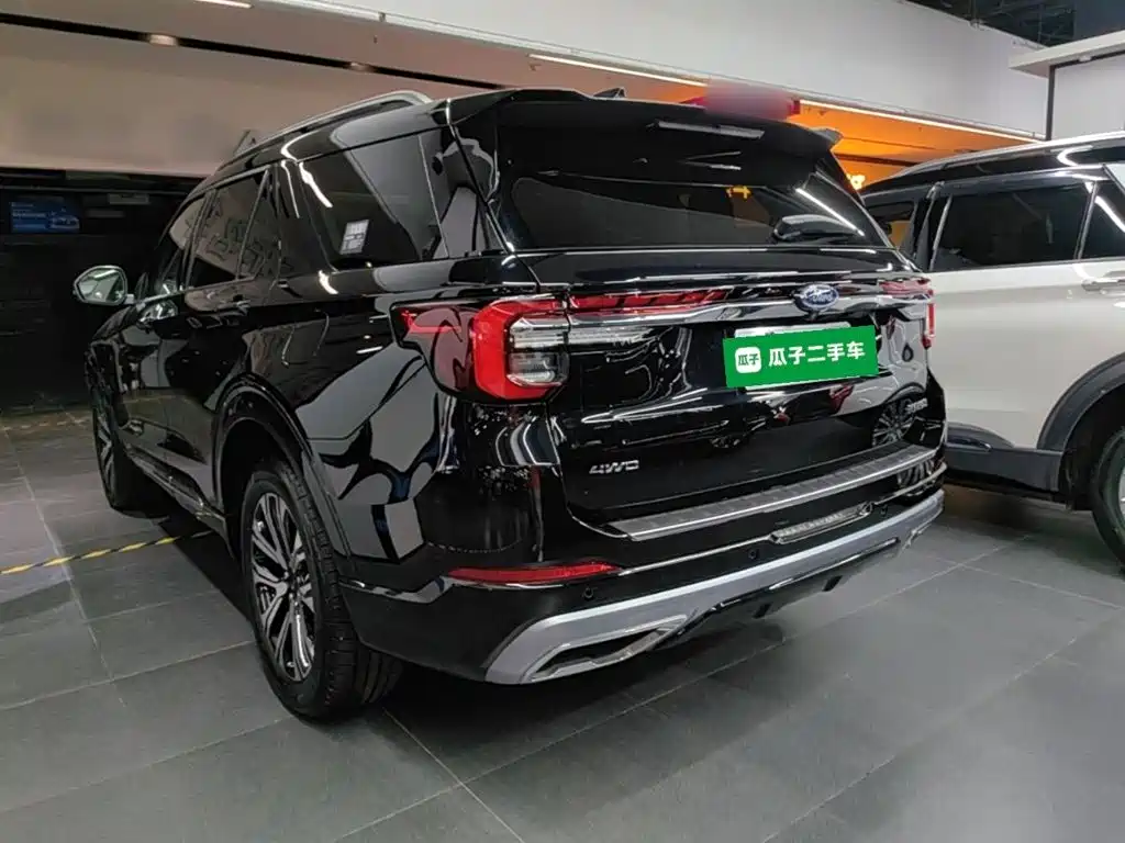 Photo 5 - Ford Explorer