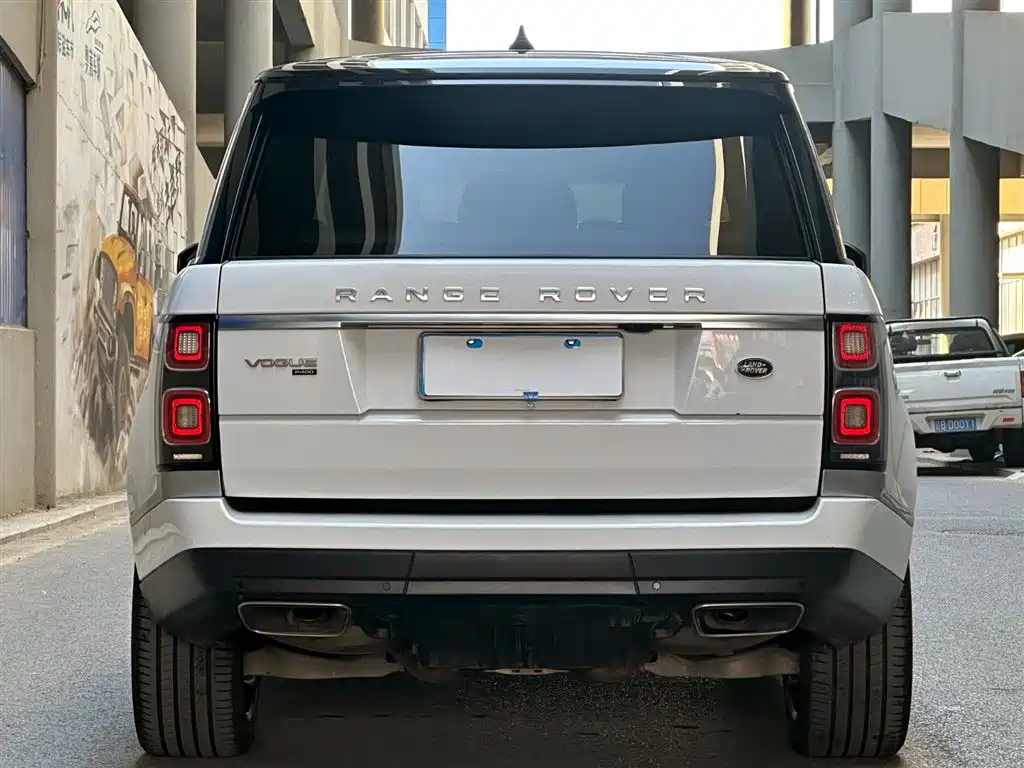 Land Rover Range Rover 2020 3.0 L6 Heritage Extended Edition фото 4