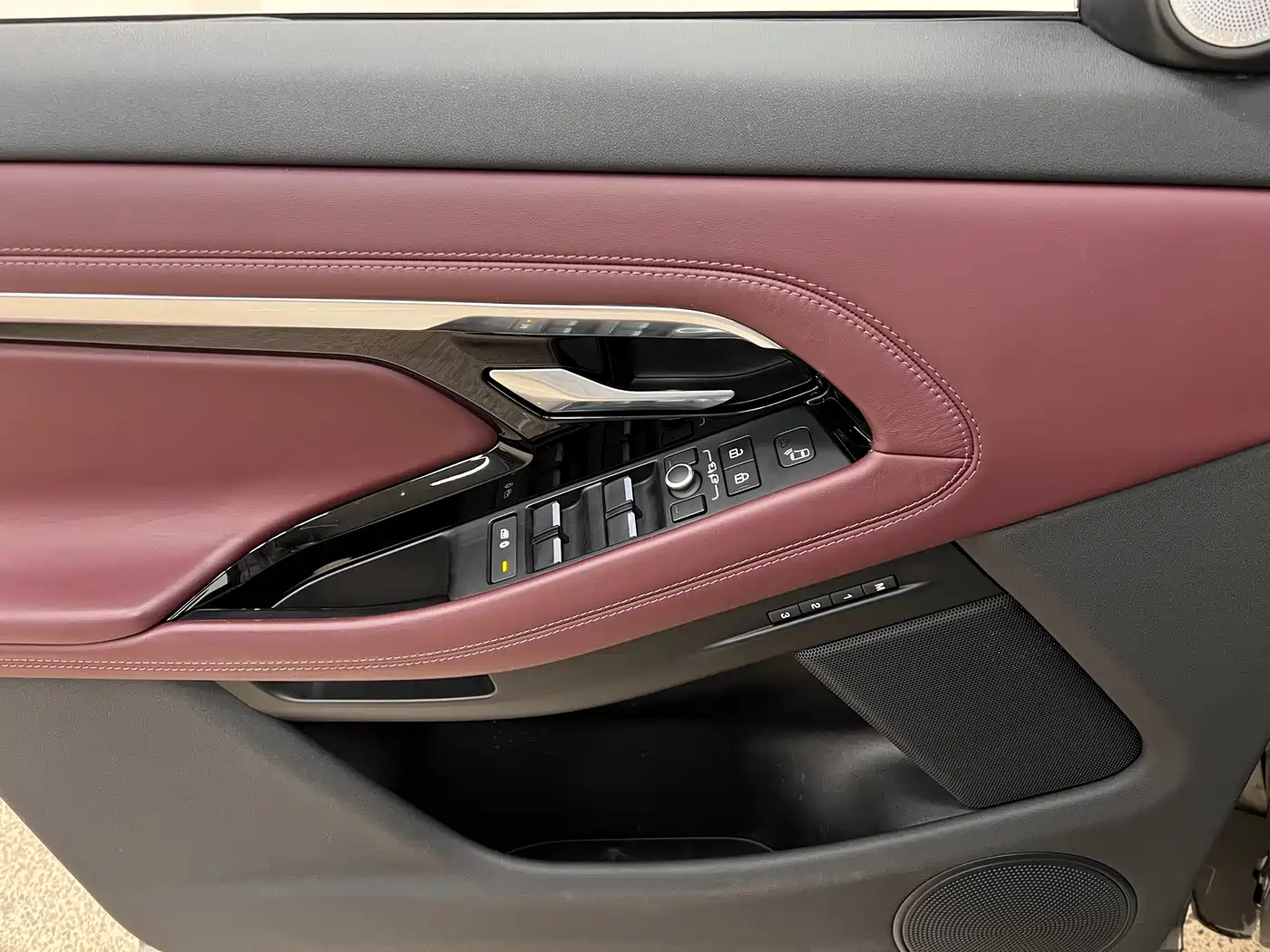 Land Rover Range Rover Evoque 2021 Range Rover Evoque L 249PS R-Dynamic HSE Luxury Edition фото 14