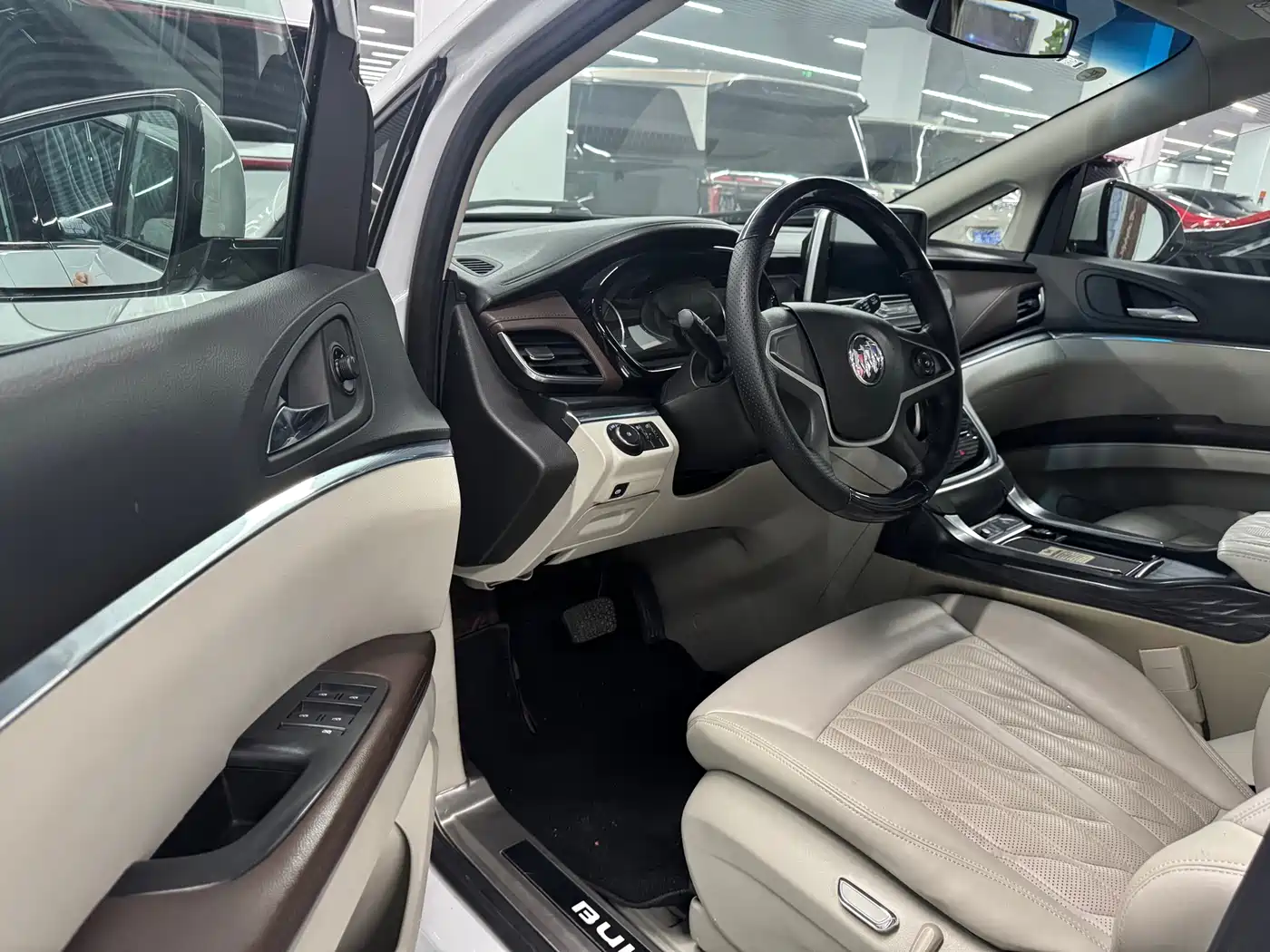 Buick GL8 2021 Land Business Class 652T Luxury фото 4