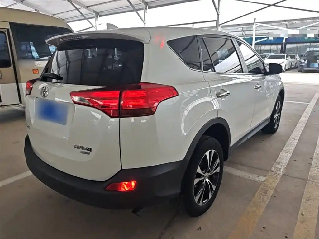 Toyota RAV4 Rongfang 2015 2.5L Automatic 4WD Elite Edition фото 7