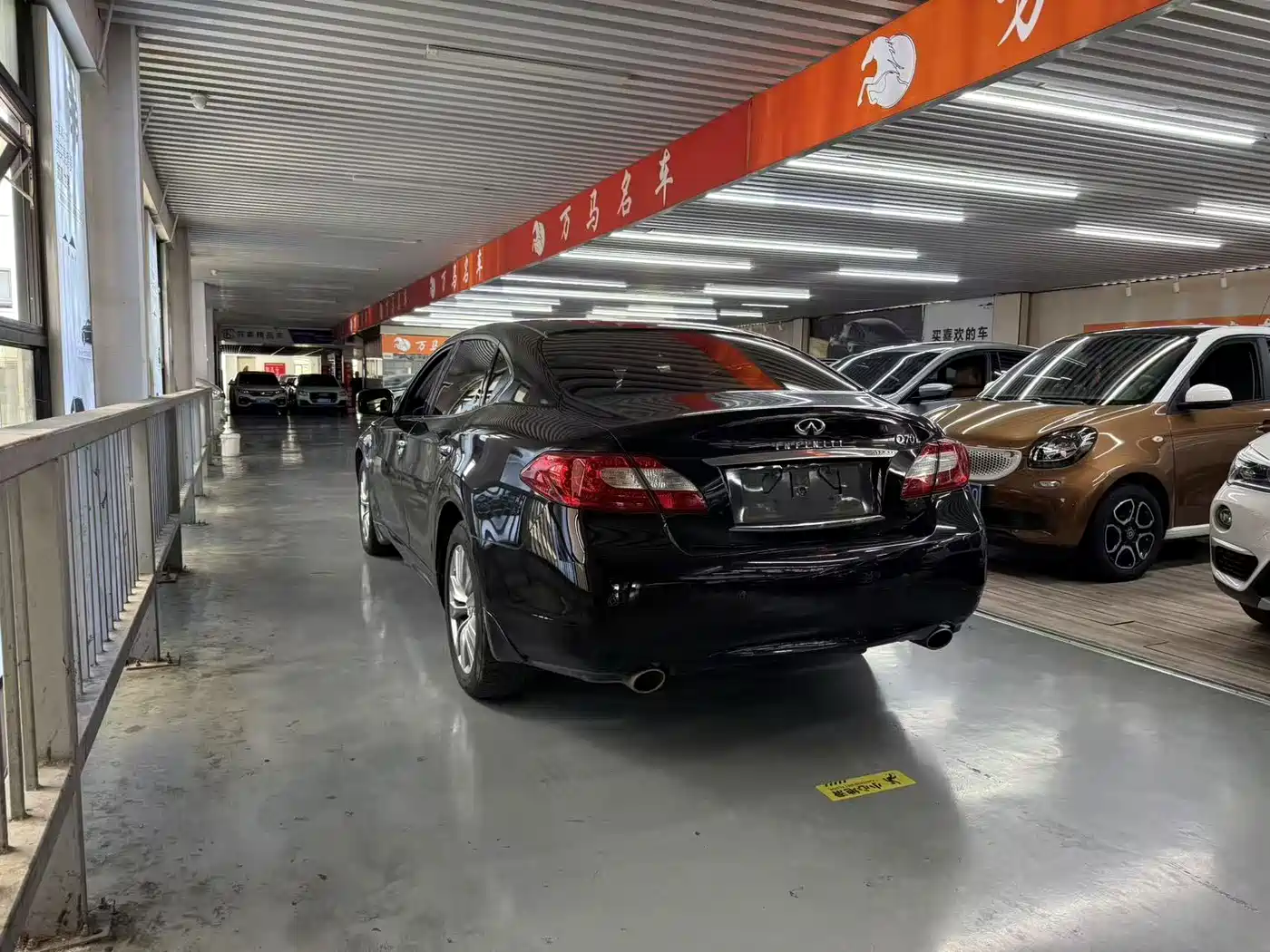 Фото 9 - Infiniti Q70