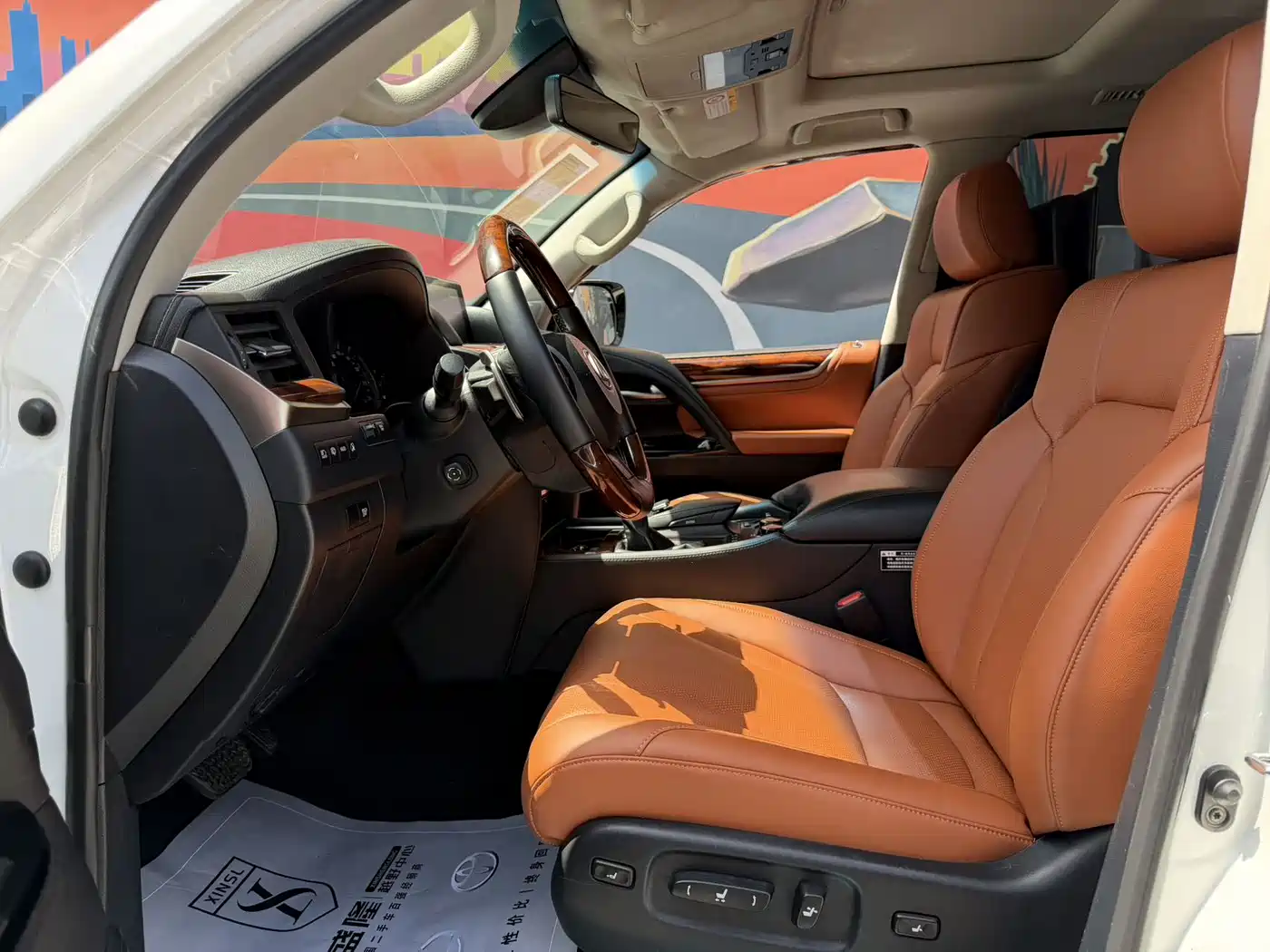 Lexus LX 2016 570 Luxury Premium Edition фото 8
