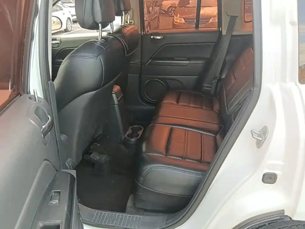 Jeep Compass (Import) 2015 2015 2.0L 2WD Sport