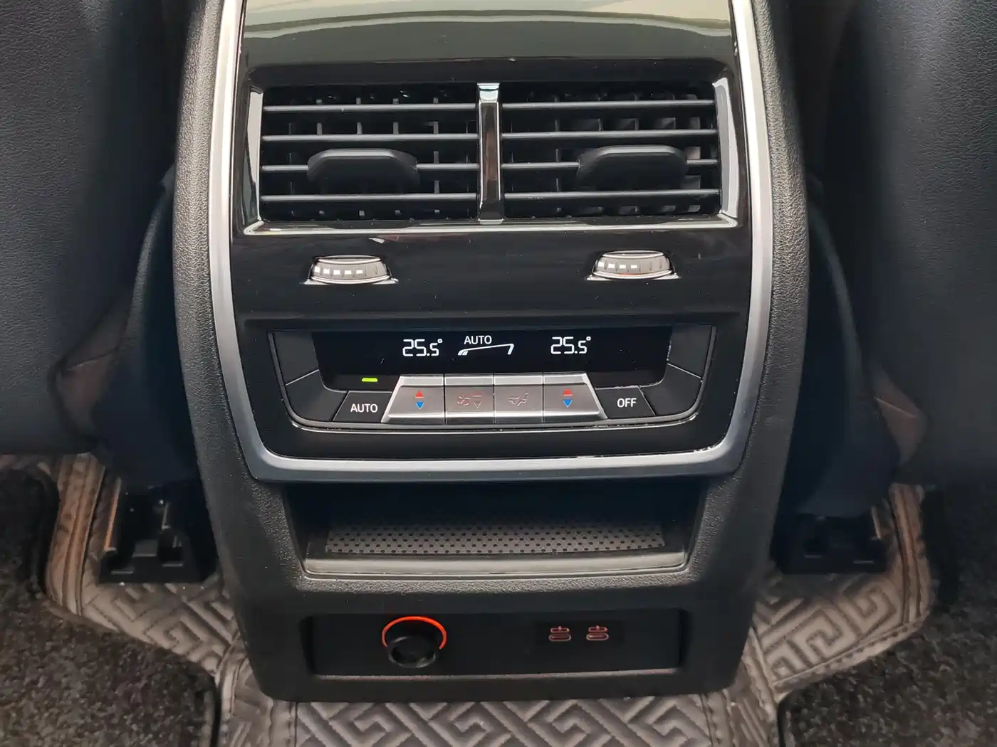 BMW X7 2024 xDrive40i Leading Luxury Package фото 15