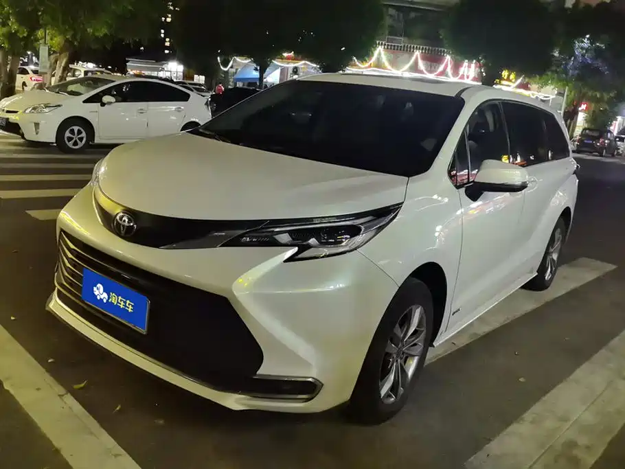 Toyota Sienna 2025 2024 2.5L Hybrid Comfort Edition