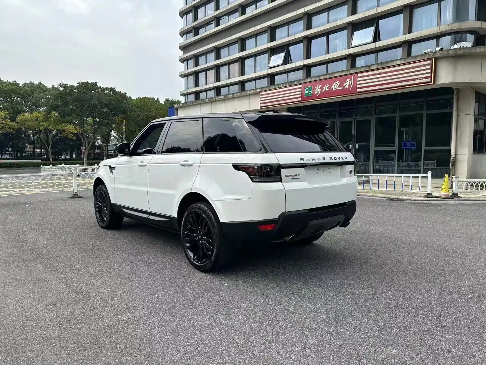 Photo 4 - Land Rover Range Rover Sport