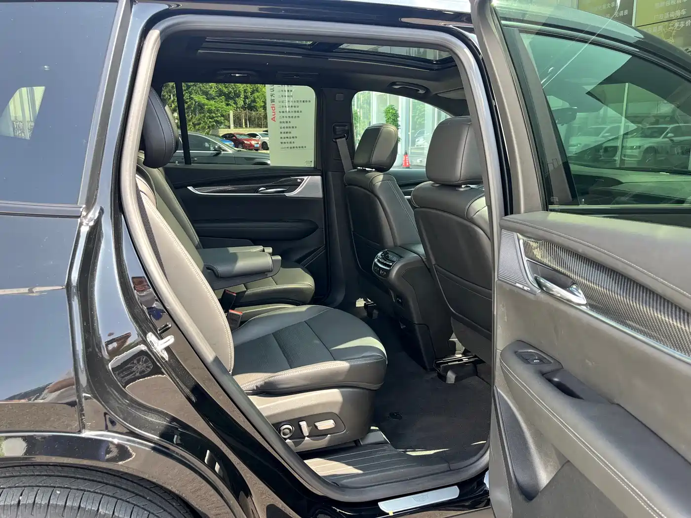 Cadillac XT6 2025 2.0T 6-Seater AWD Executive Black Label Edition фото 19