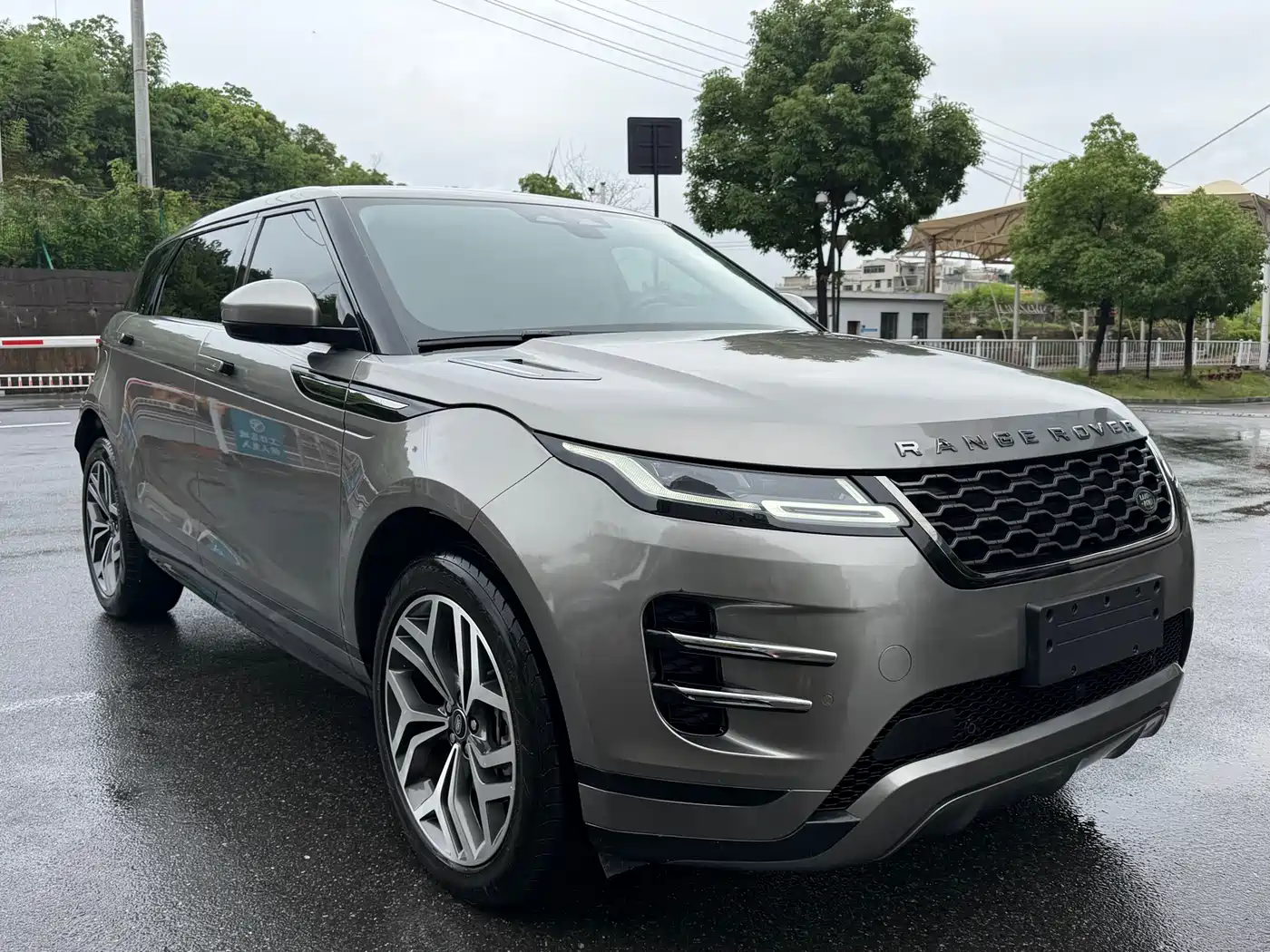 Land Rover Range Rover Evoque 2023 Range Rover Evoque L 249PS Luxury Edition фото 2