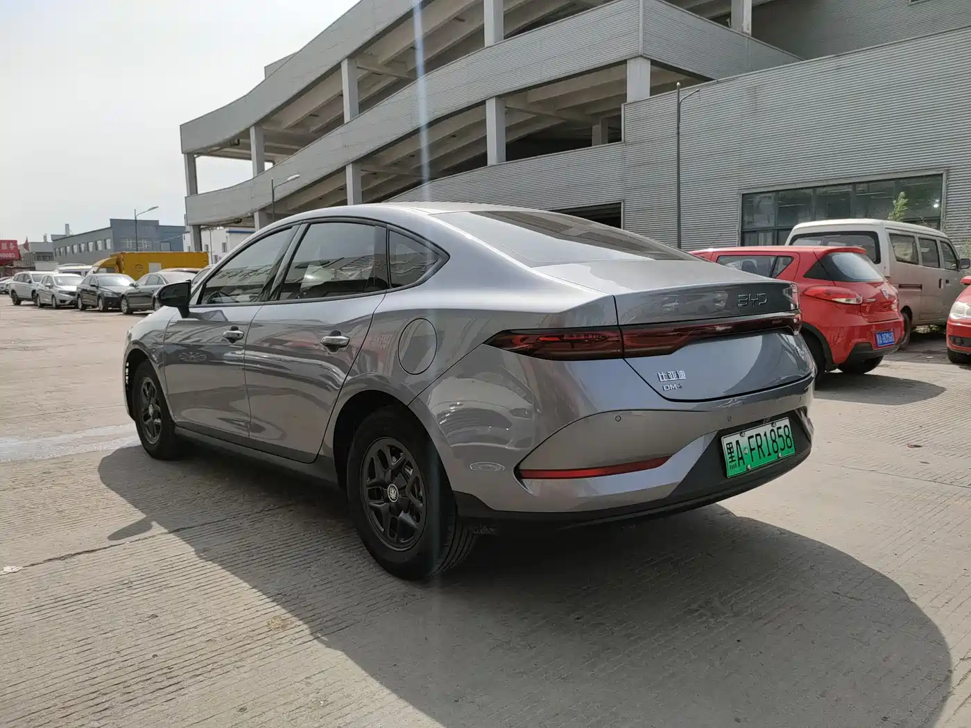BYD Qin PLUS 2025 DM-i Smart Drive 55KM Leader фото 11