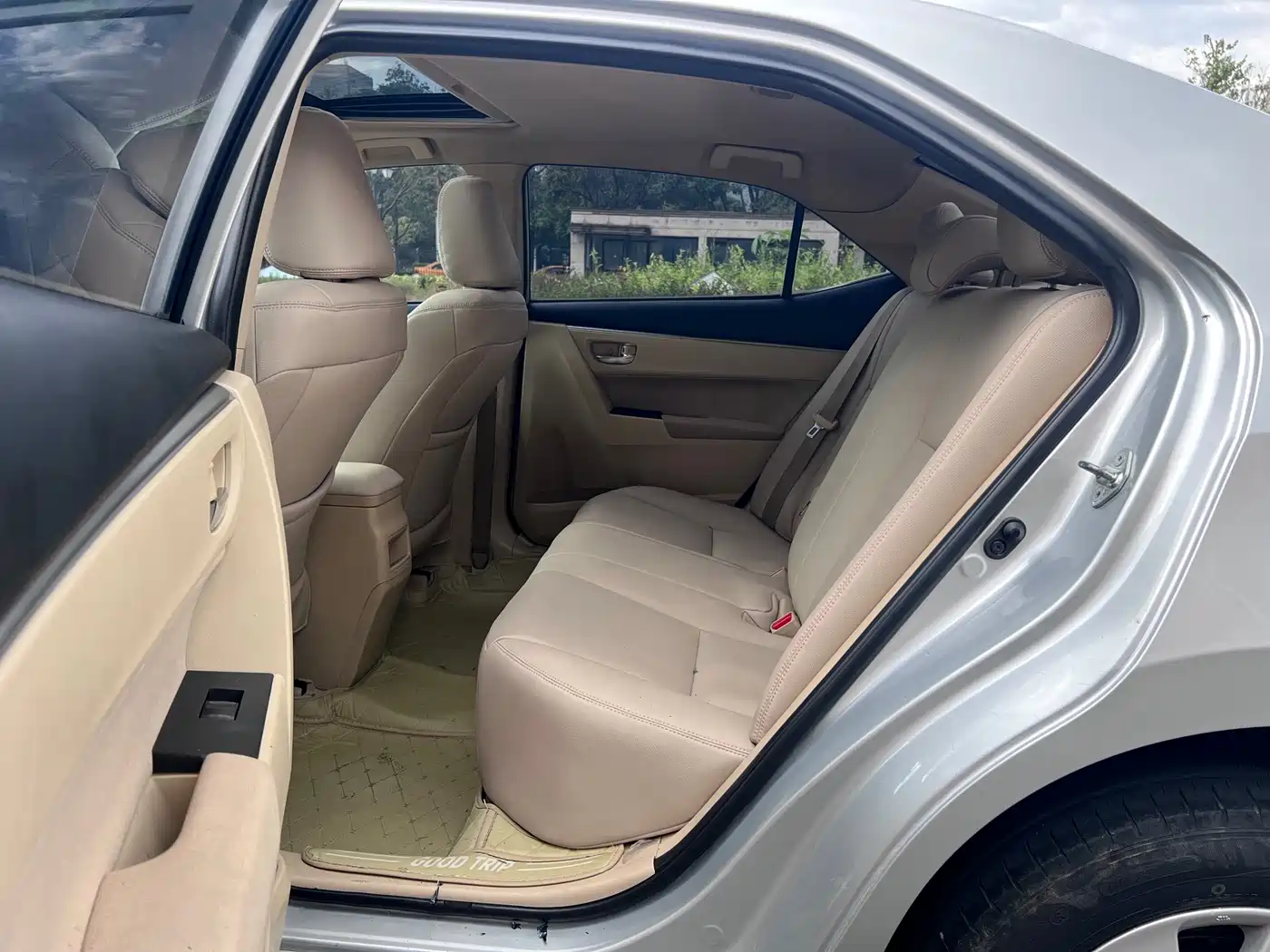 Photo 13 - Toyota Corolla