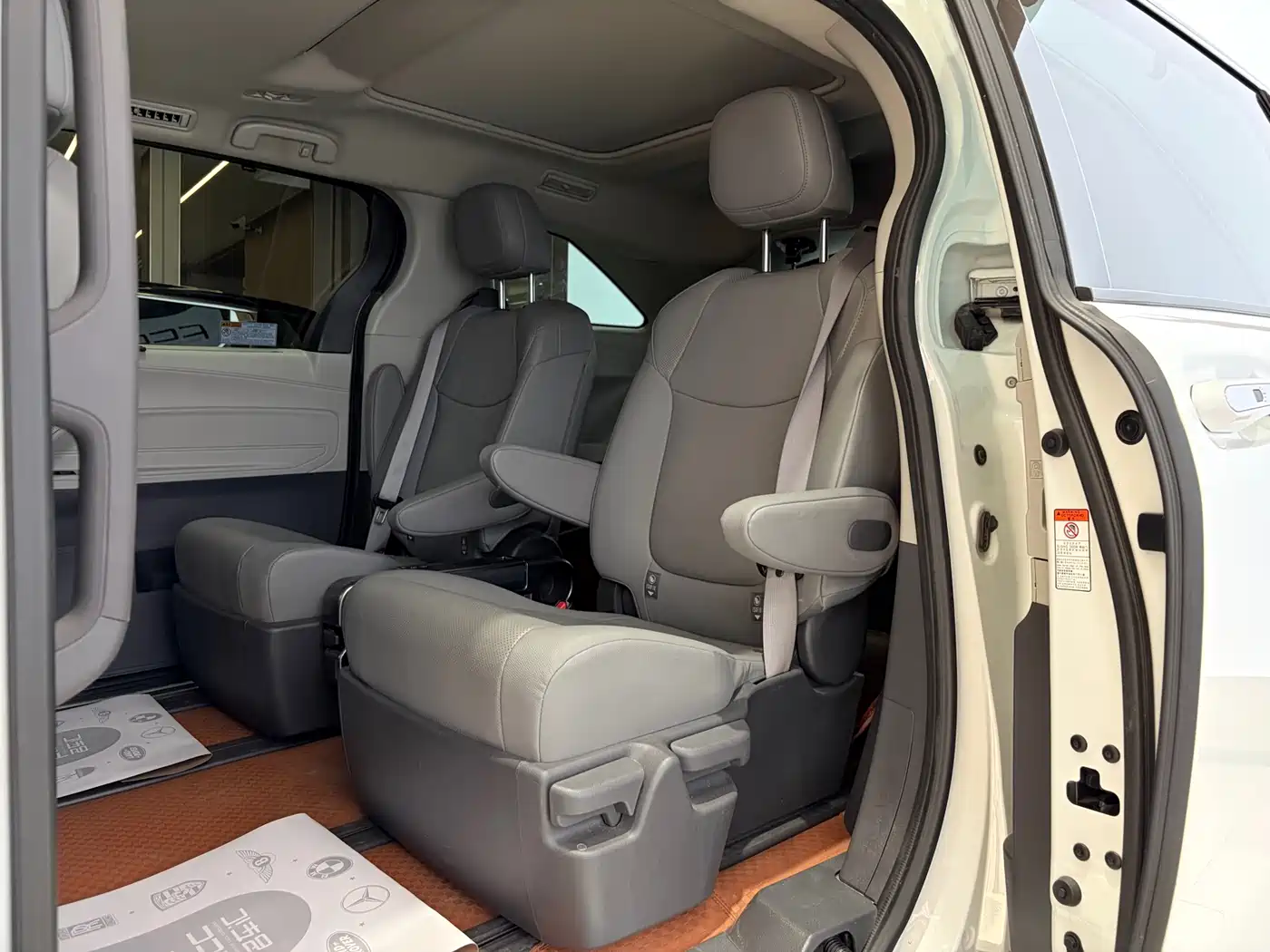 Toyota Granvia 2023 2.5L Hybrid Prestige PLUS Edition фото 14