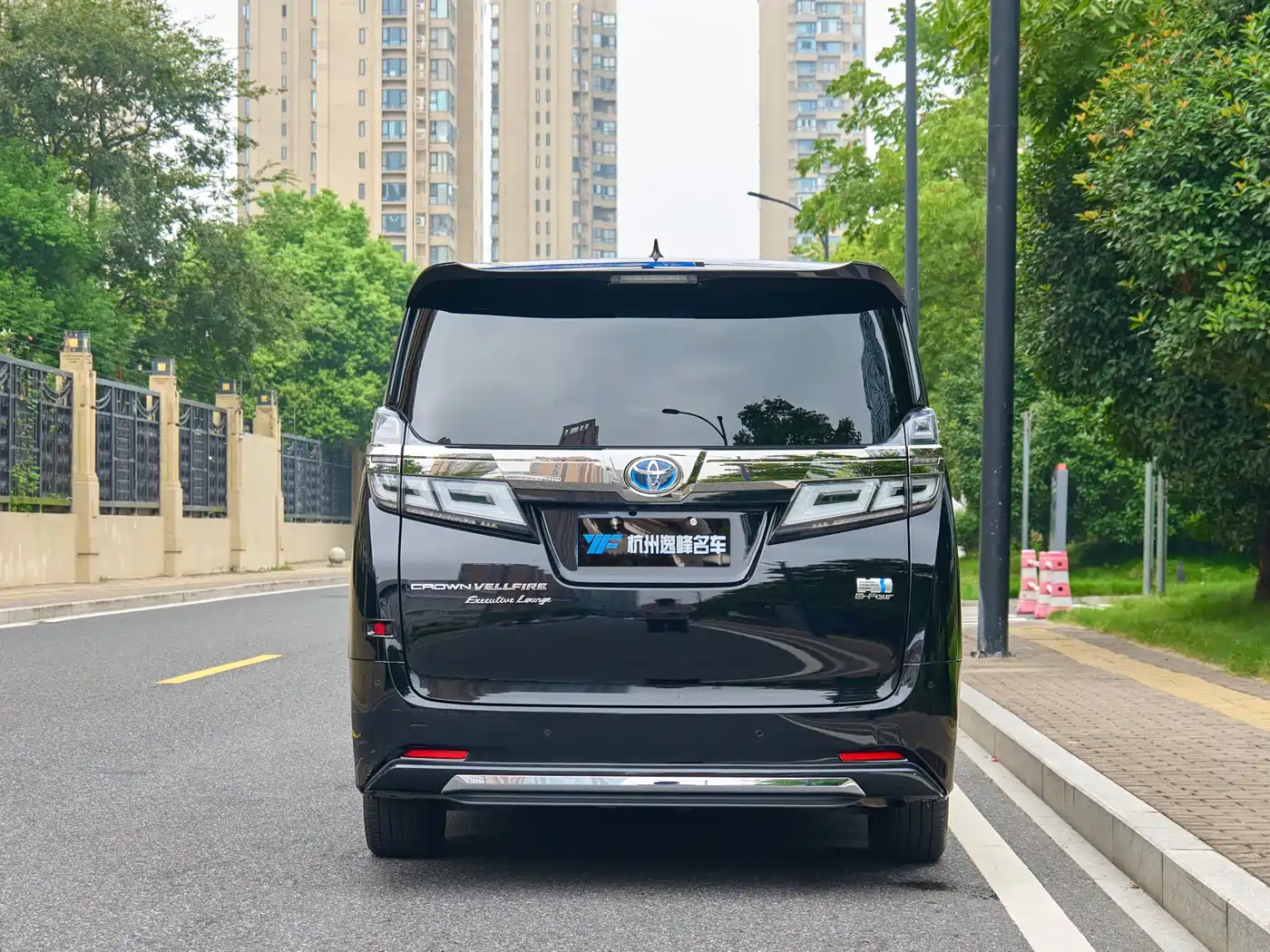 Toyota Vellfire 2021 Crown Hybrid 2.5L HV Supreme Edition фото 8