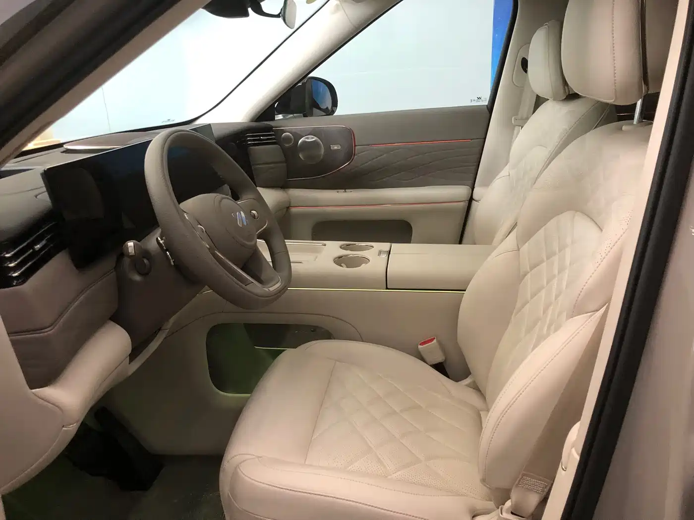 IM Motors IM LS9 2025 2026 Model 52kWh Base Version