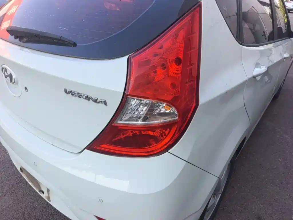 Hyundai Reina 2017 2016 1.4L Automatic GLX Leading