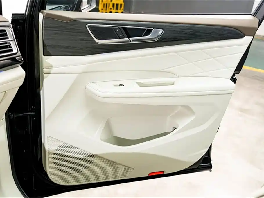 Volkswagen Viloran 2023 380TSI Premium Edition фото 15