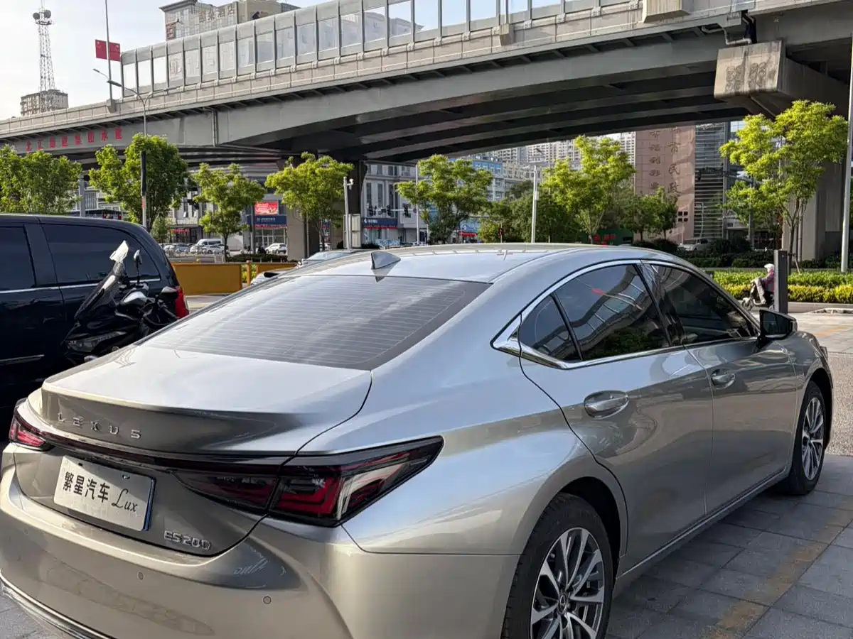 Lexus ES 2025 200 Ultimate Edition фото 12