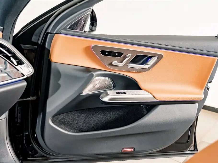 Mercedes-Benz E-Class 2026 E 300 L Luxury фото 12