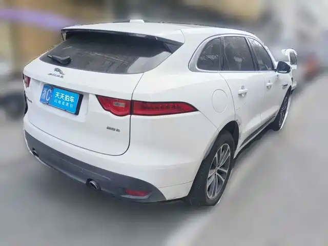 Jaguar F-PACE 2016 2.0T FWD R-Sport Edition — фото 2
