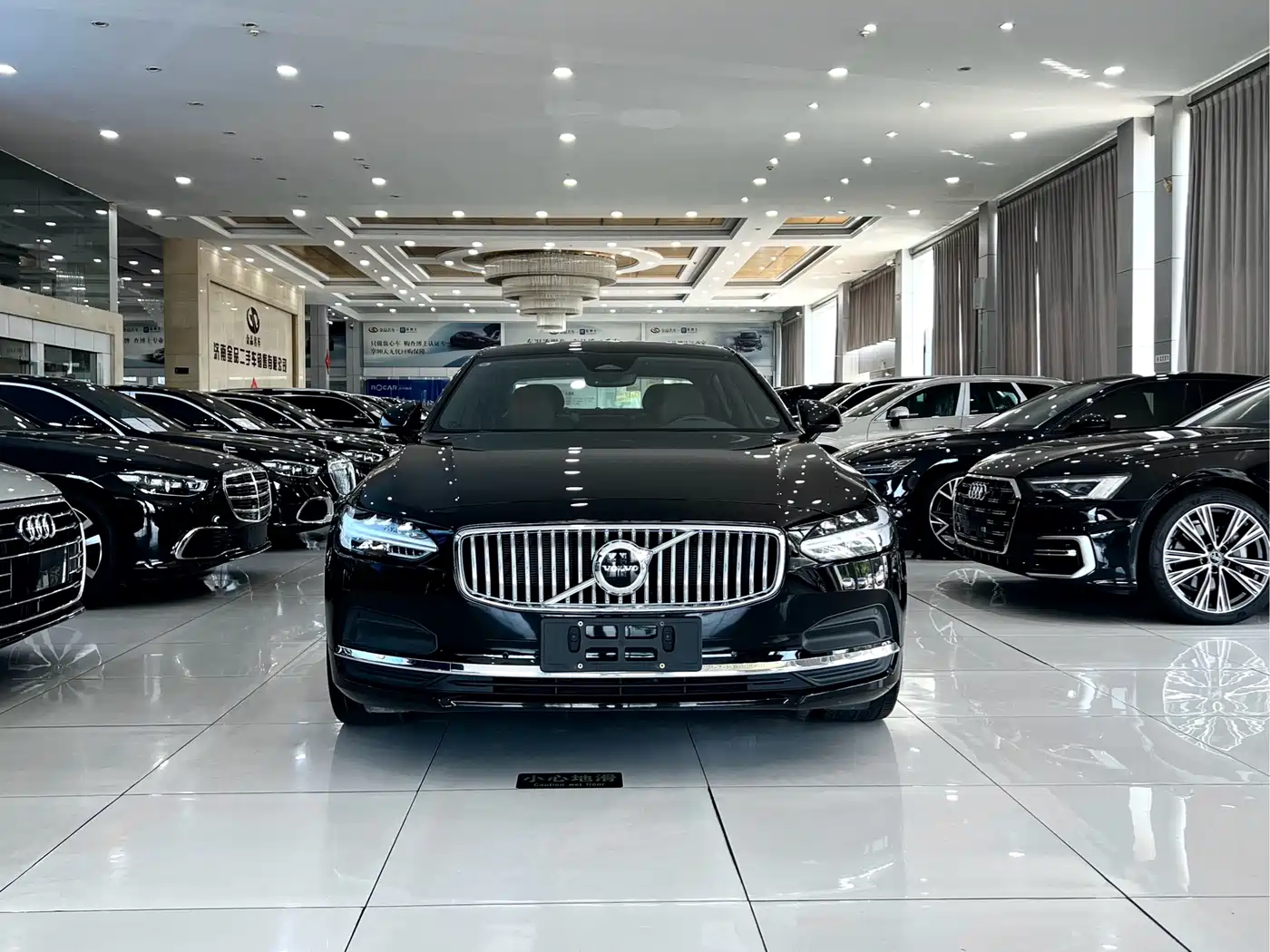 VOLVO S90