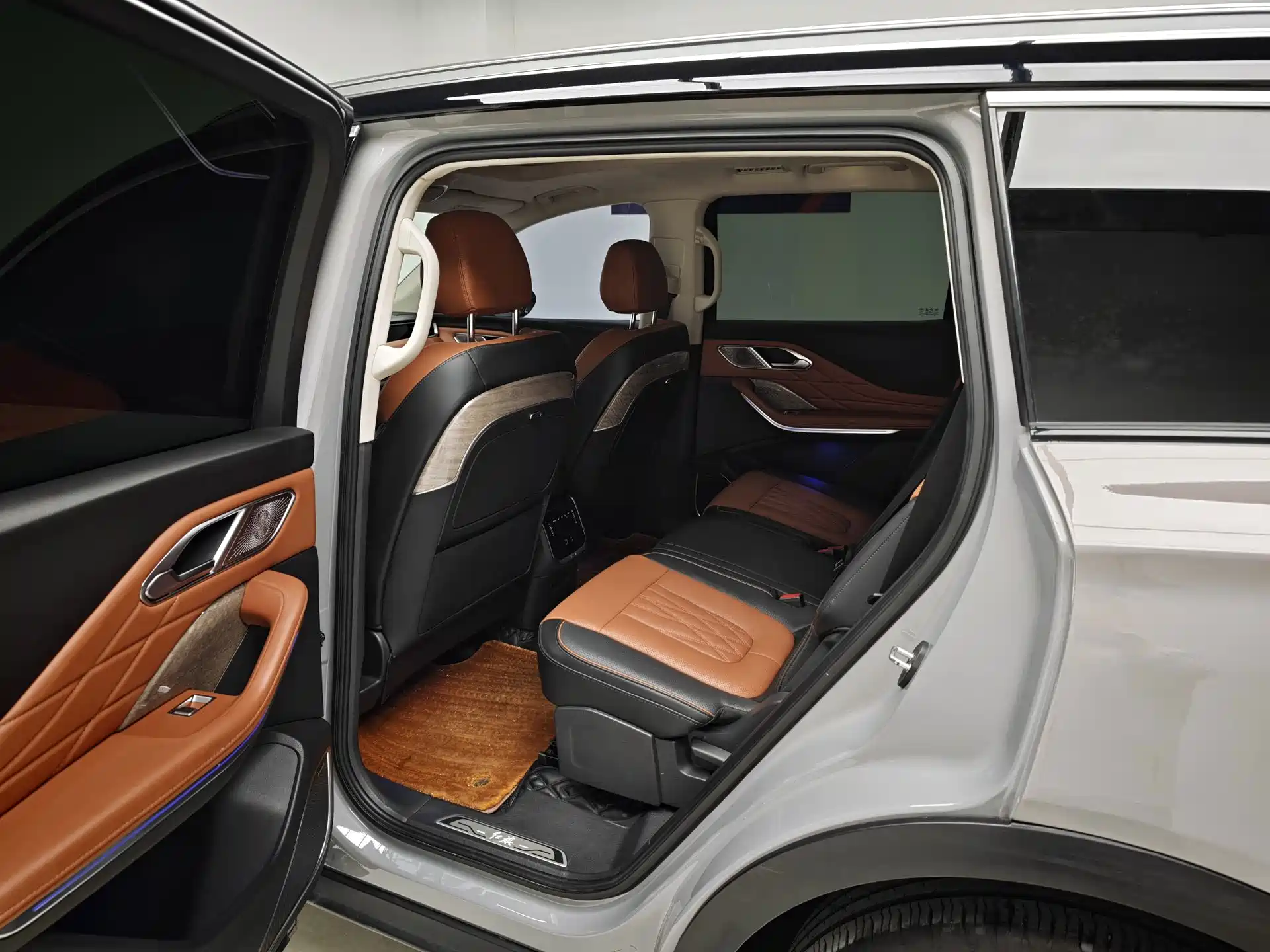 Photo 17 - Hongqi HS7