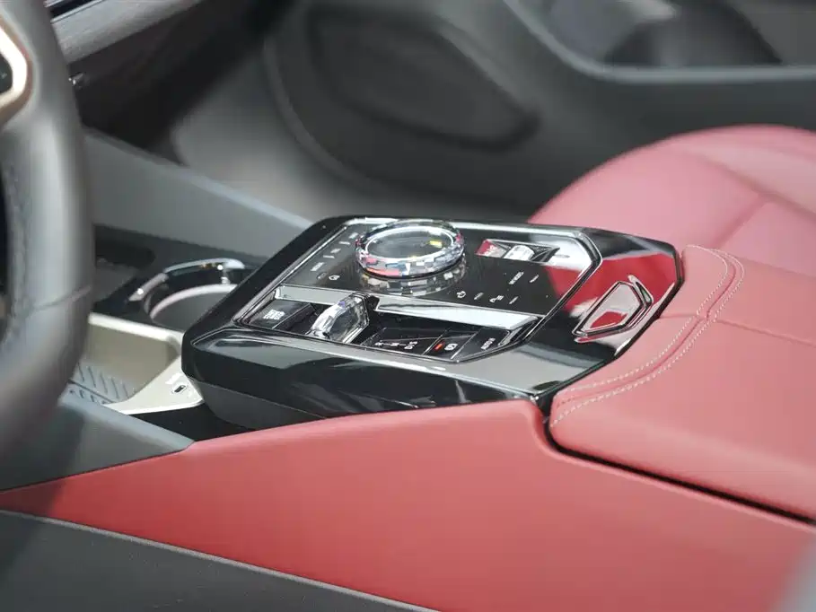 BMW 5 Series 2025 530Li Premium M Sport Package фото 16