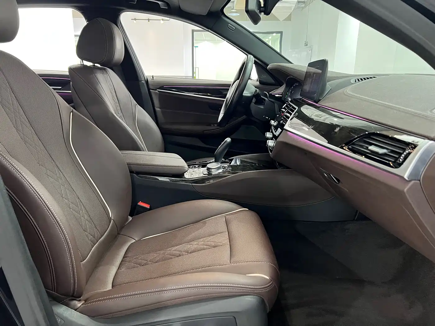 BMW 5 Series 2021 525Li M Sport Package фото 13