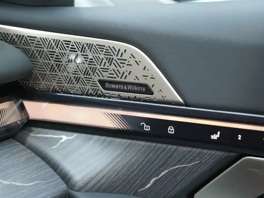 BMW 5 Series 2025 530Li Premium M Sport Package фото 11