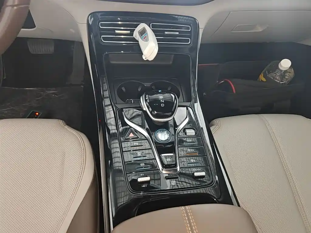 BYD Qin PLUS 2023 Champion Edition DM-i 55KM Leading фото 14