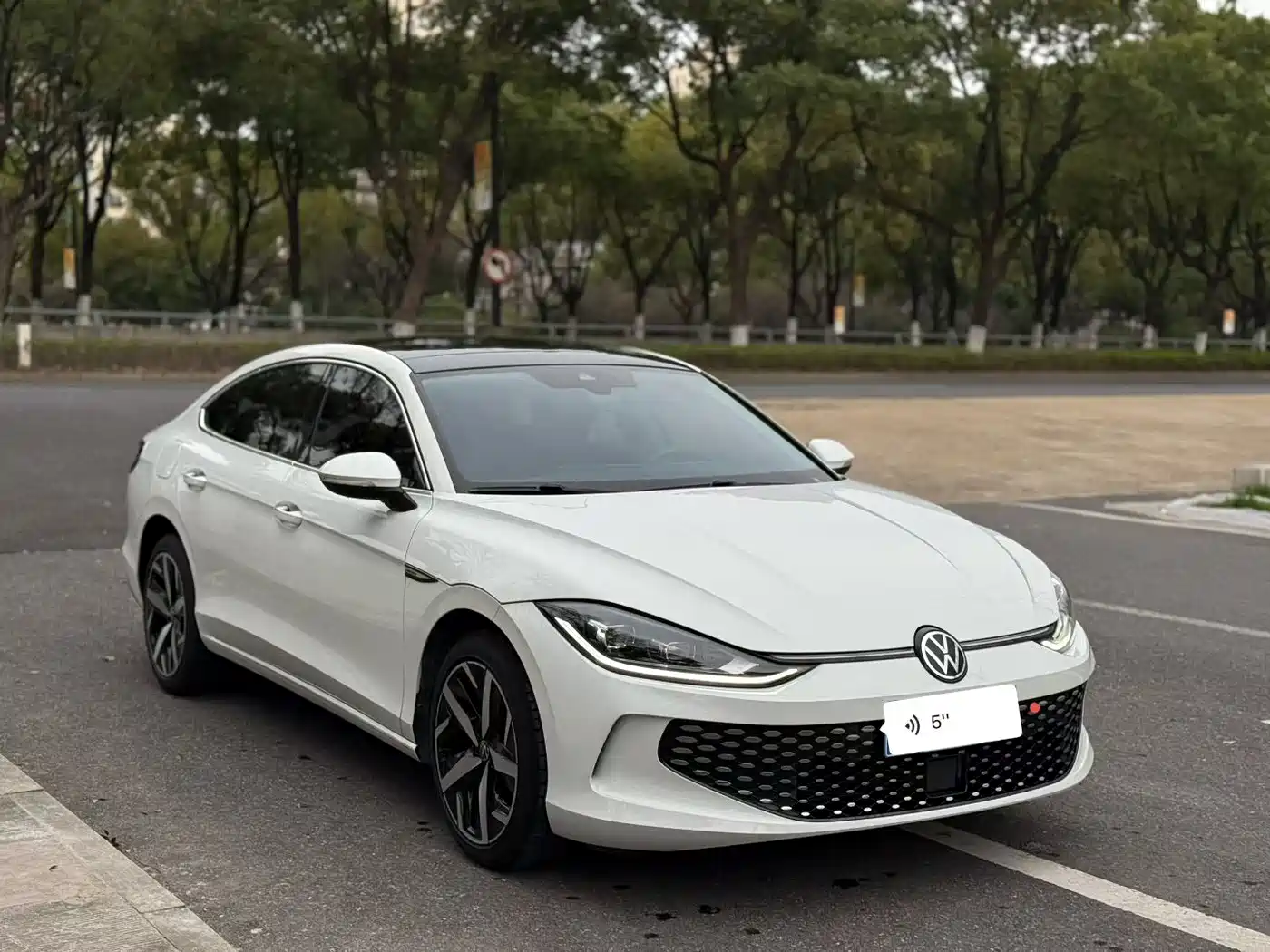 VOLKSWAGEN LINGDU
