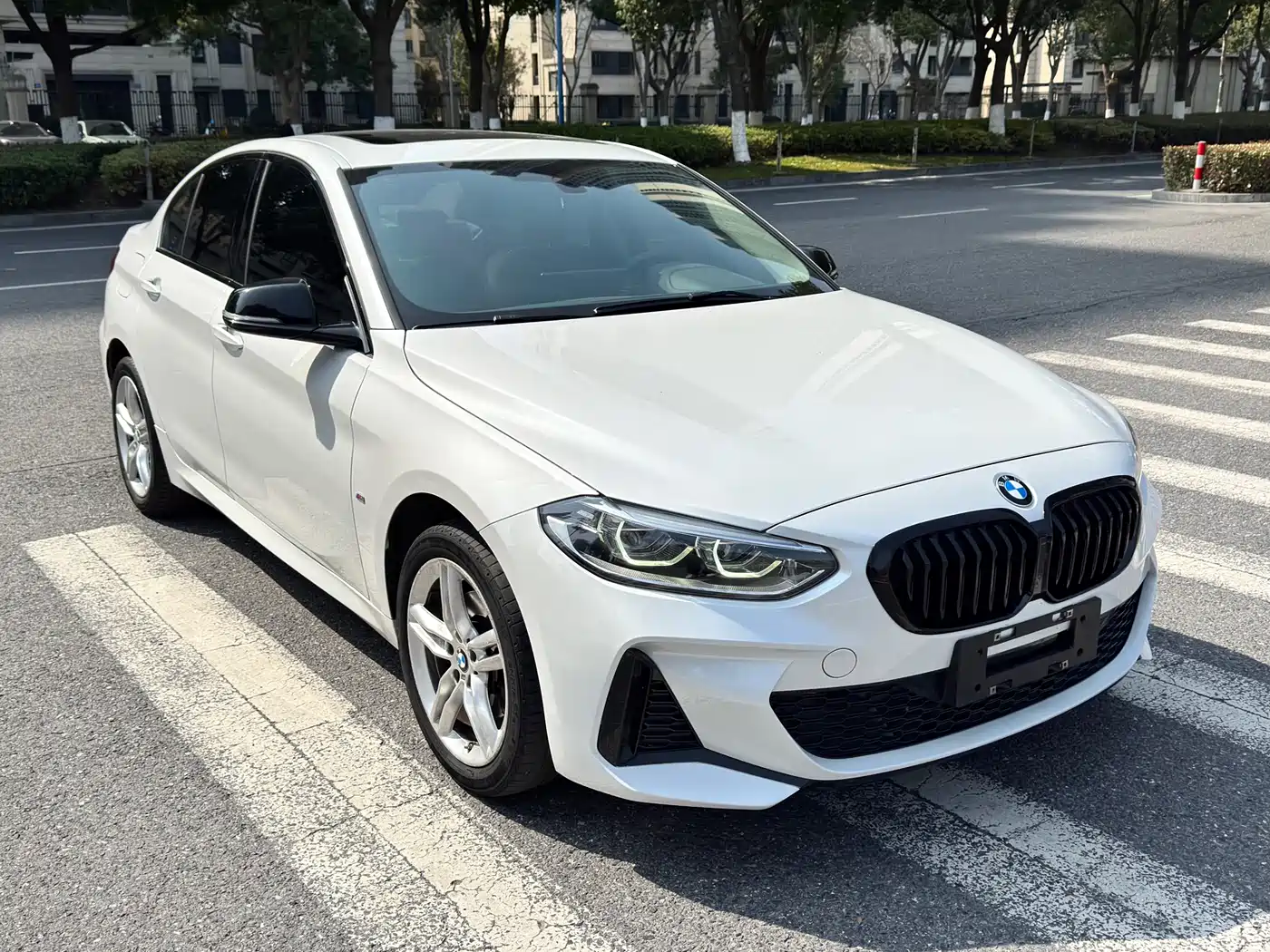 BMW 1 Series 2021 120i M Sport Shadow Edition фото 3