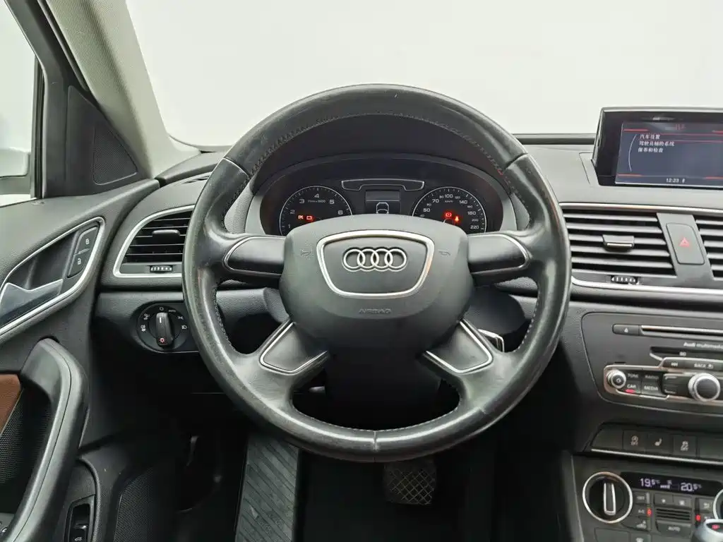 Photo 11 - Audi Q3