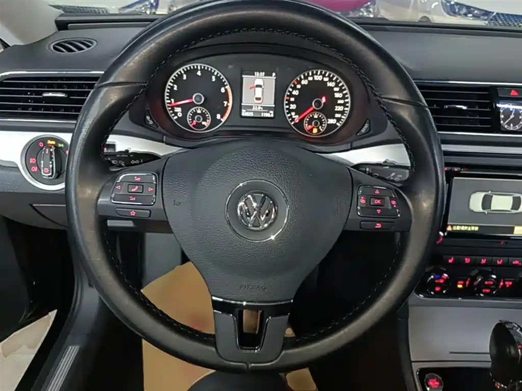 Volkswagen Passat 2015 1.8TSI DSG Prestige Edition фото 11