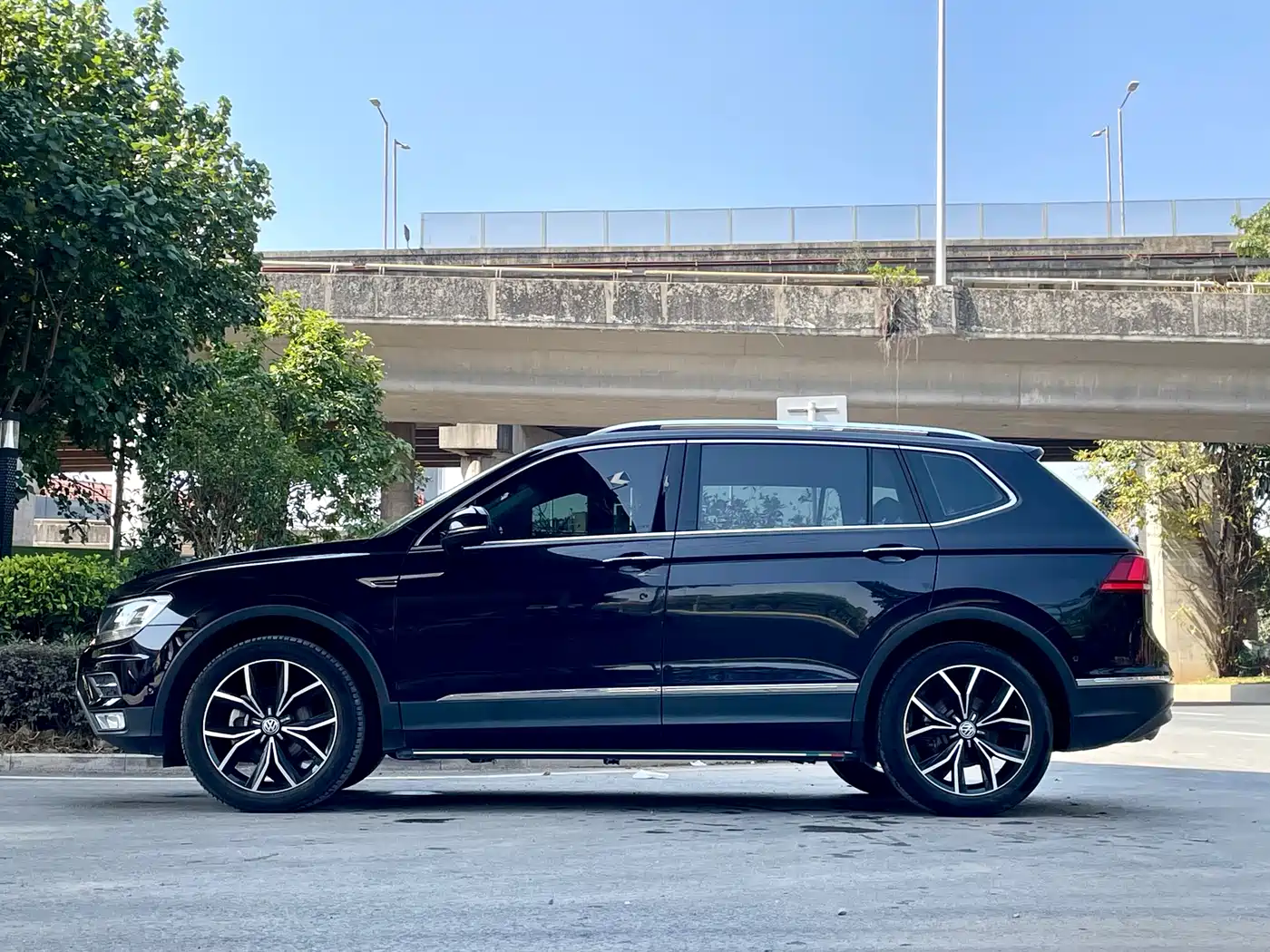 Volkswagen Tiguan L 2019 Facelift 330TSI Auto 2WD Smart Luxury China VI фото 3