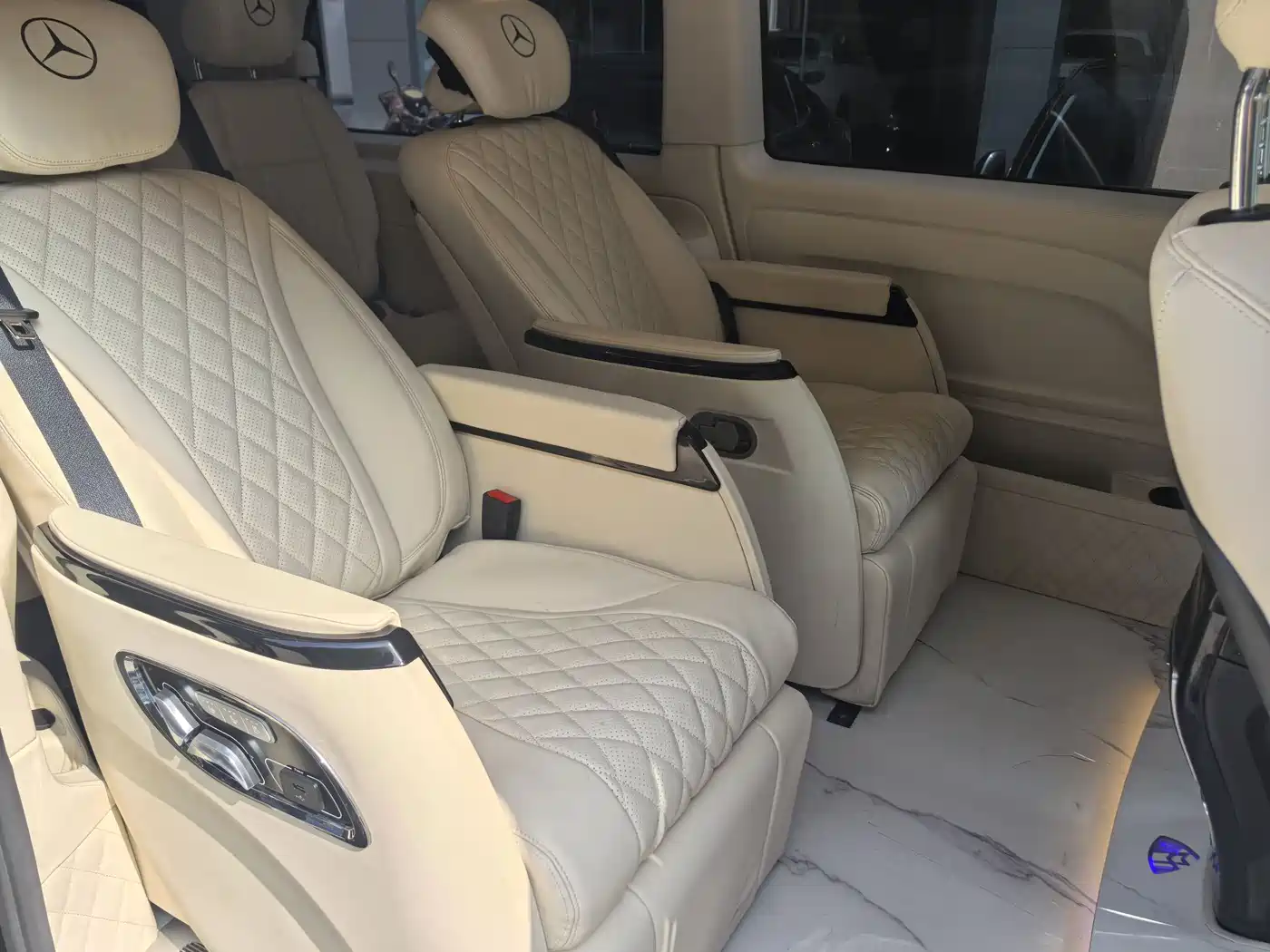 Mercedes-Benz Vito 2021 2.0T Elite 7-Seater фото 12
