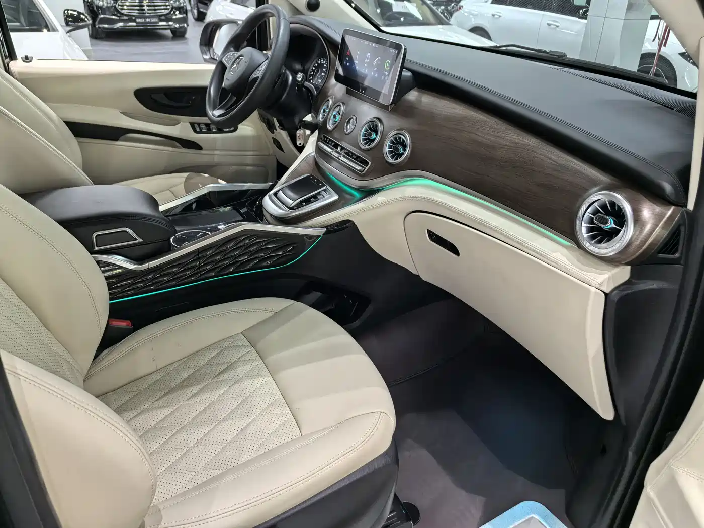 Mercedes-Benz Vito 2021 2.0T Elite 7-Seater фото 14