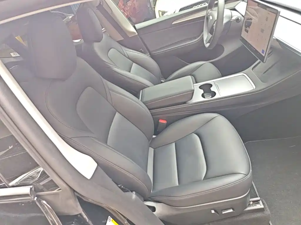 Фото 25 - Tesla Model Y