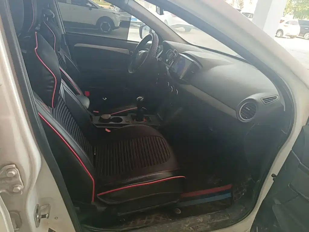 Roewe 350 2015 2015 Model 1.5L Manual Luxury Sunroof Edition