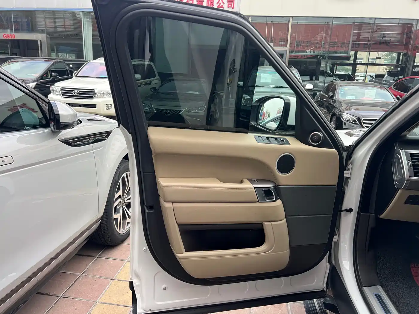 Land Rover Range Rover Sport 2017 3.0 SC V6 SE фото 7
