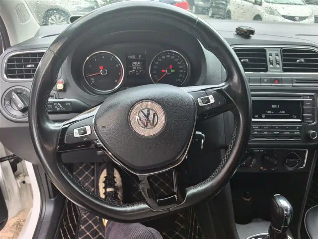 Volkswagen Polo 2016 1.6L Automatic Comfort фото 10