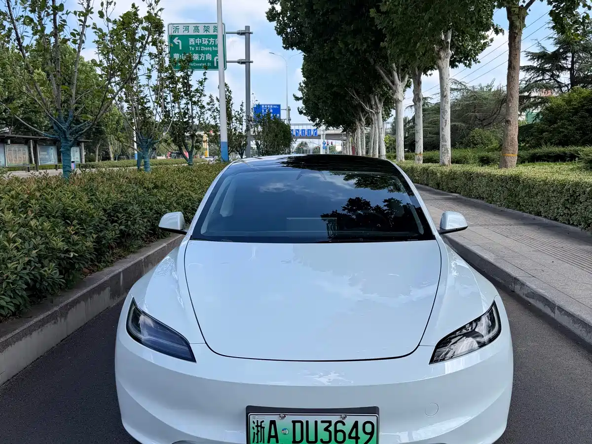 Фото 1 - Tesla Model 3