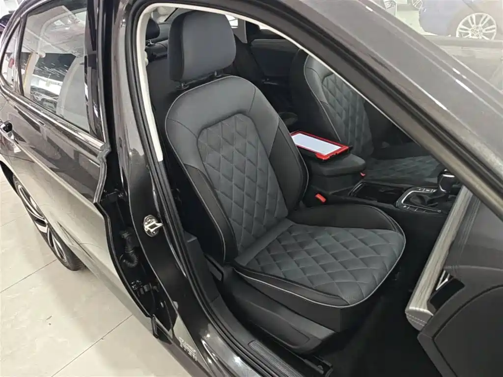 Volkswagen Sagitar 2025 Model Second Facelift 300TSI DSG Transcend Edition фото 25