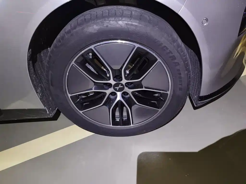 Фото 8 - XPeng P7