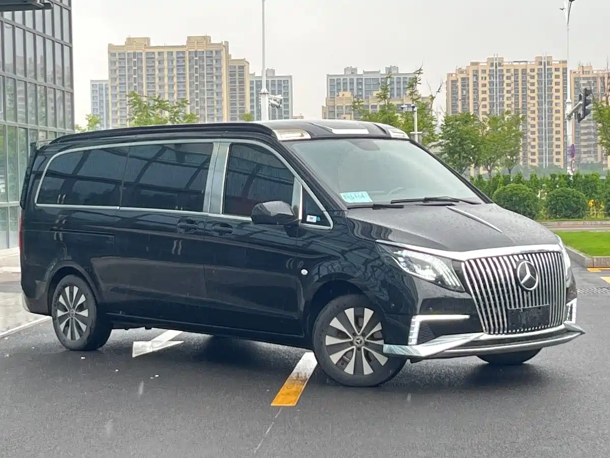 Mercedes-Benz Vito 2023 2.0T Elite 7-Seater фото 3