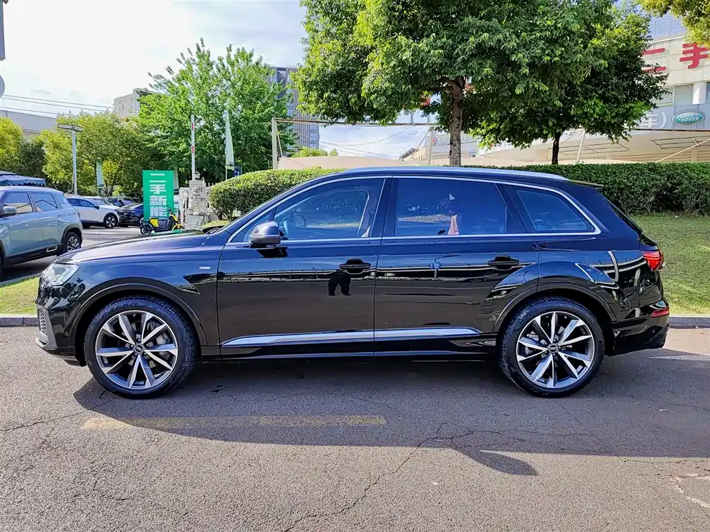 Audi Q7 2024 55 TFSI quattro S line Sport фото 3