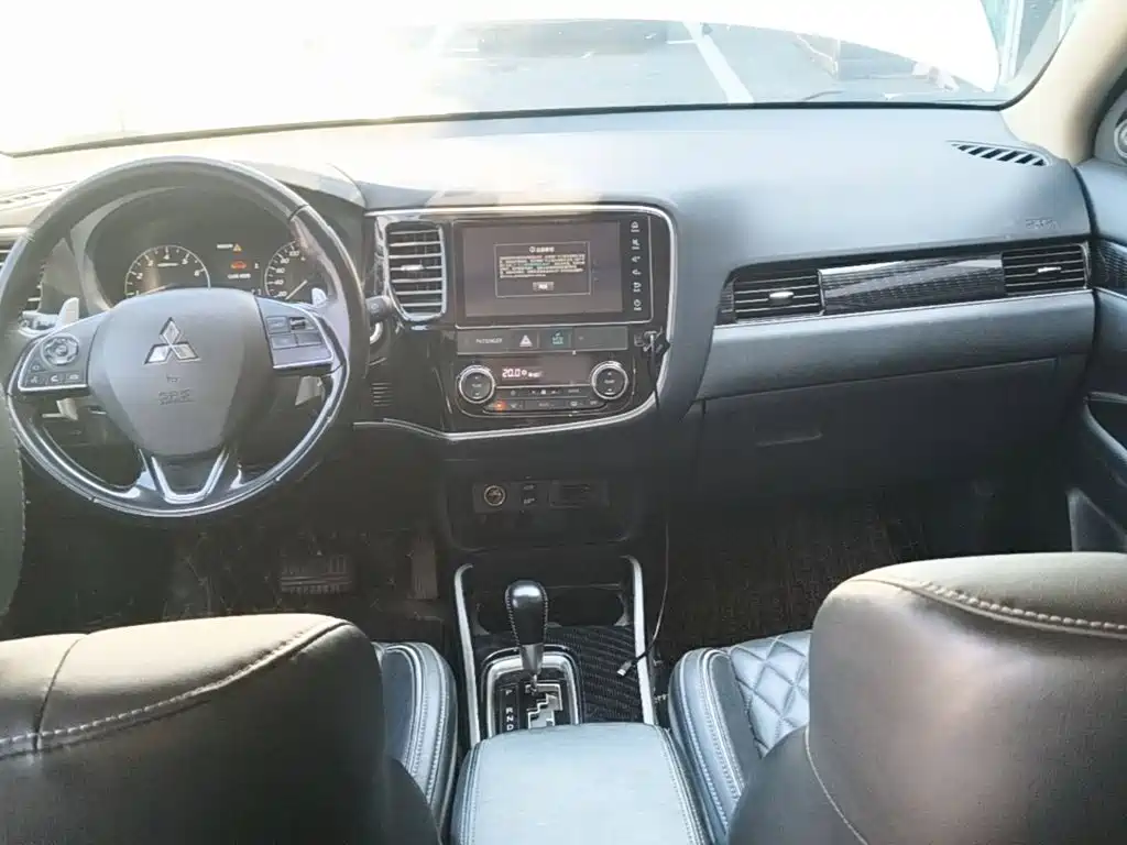 Mitsubishi Outlander 2022 2021 2.4L 4WD Yaodong Edition 5-seater