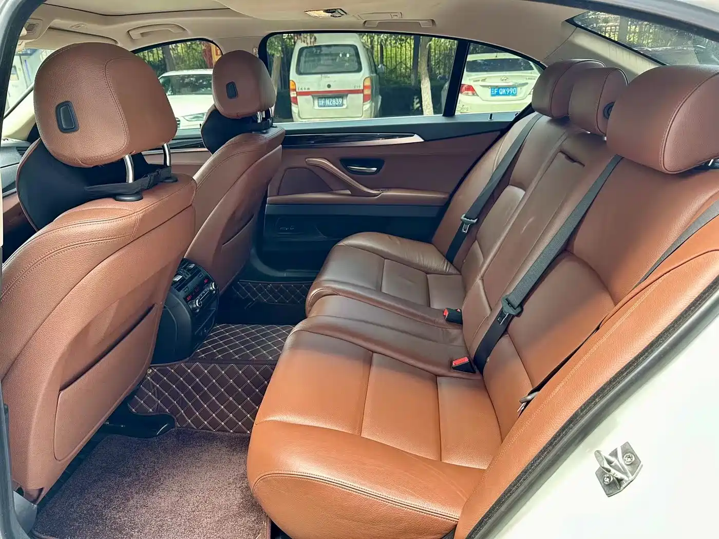 BMW 5 Series 2014 528Li Leading Edition фото 8