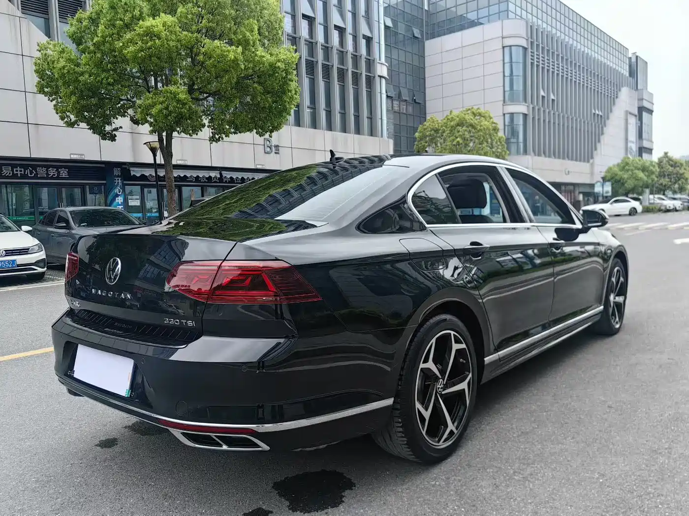 Volkswagen Magotan 2023 Model 2 Million Commemorative Edition 330TSI DSG Luxury фото 9